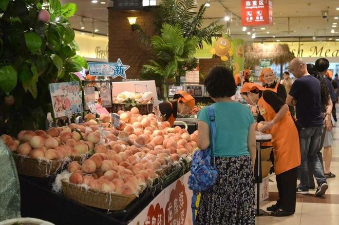 300吨龙泉水蜜桃“轰炸”深圳，原来咱“成都造”农产品这么厉害！